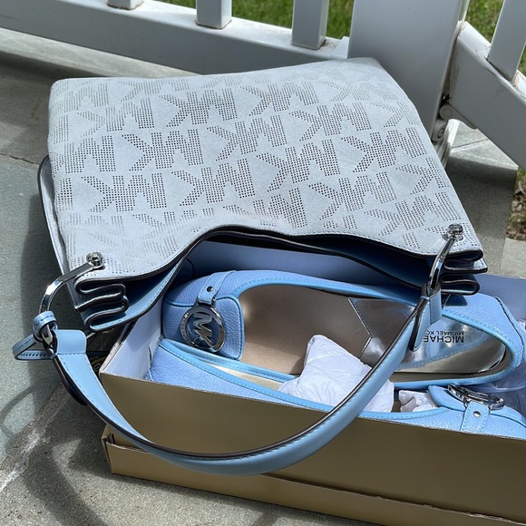 Micheal Kors Light Blue Leather&Suede Hobo bag. Pair w/matching leather shoes. - Picture 12 of 16